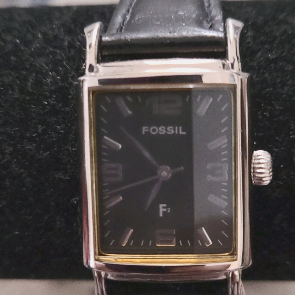 Womans Fossil Watch w Black Leather Band